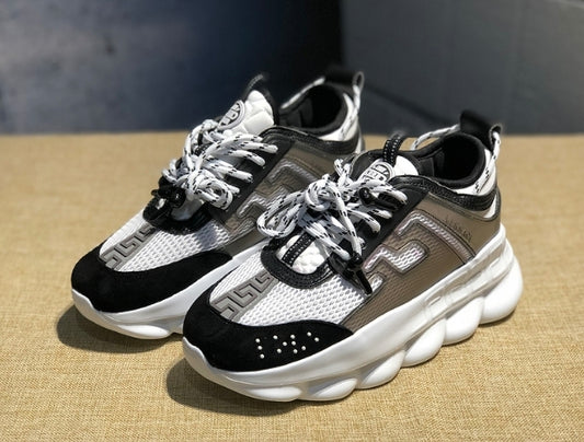 les sneakers Versace Femme sont un témoignage de l'engagement de Versace à combiner style et extravagance. Exceptionnel 