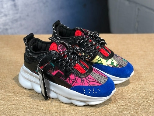 les sneakers Versace Femme sont un témoignage de l'engagement de Versace à combiner style et extravagance. Exceptionnel 