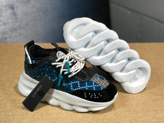 les sneakers Versace Femme sont un témoignage de l'engagement de Versace à combiner style et extravagance. Exceptionnel 