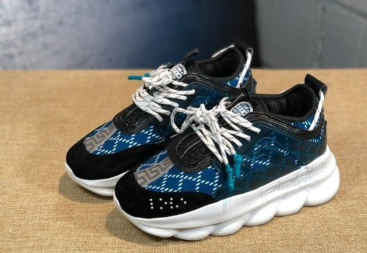 les sneakers Versace Femme sont un témoignage de l'engagement de Versace à combiner style et extravagance. Exceptionnel 