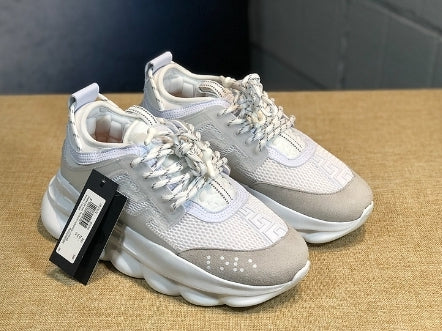 les sneakers Versace Femme sont un témoignage de l'engagement de Versace à combiner style et extravagance. Exceptionnel 