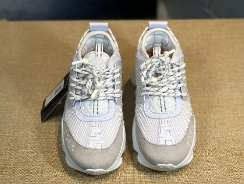 les sneakers Versace Femme sont un témoignage de l'engagement de Versace à combiner style et extravagance. Exceptionnel 