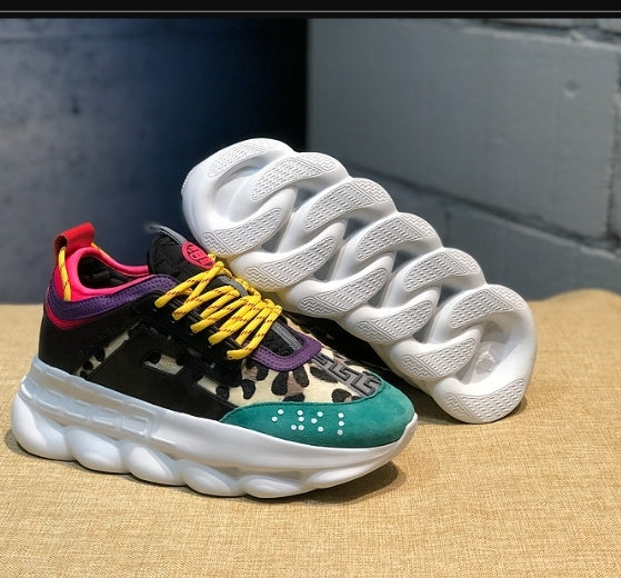  les sneakers Versace Femme sont un témoignage de l'engagement de Versace à combiner style et extravagance. Exceptionnel 