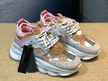  les sneakers Versace Femme sont un témoignage de l'engagement de Versace à combiner style et extravagance. Exceptionnel 