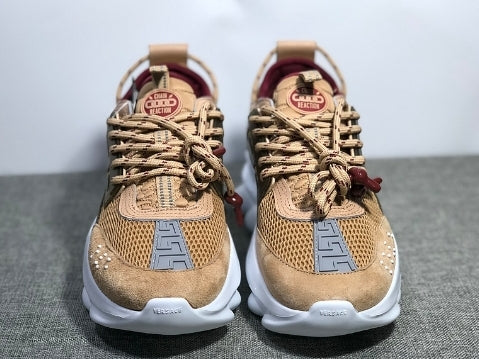 Résultats de l'évolution emblématique de la marque Versace, les chaussures Versace Femme sont un témoignage de l'engagement de Versace à combiner style et extravagance.