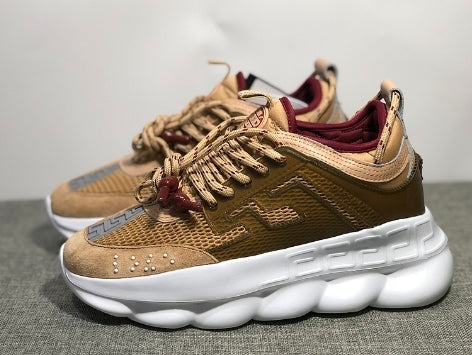 Résultats de l'évolution emblématique de la marque Versace, les chaussures Versace Femme sont un témoignage de l'engagement de Versace à combiner style et extravagance.