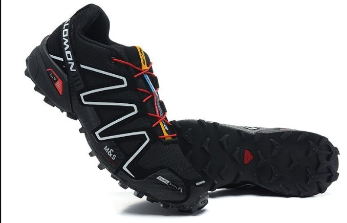 Les baskets Salomon Speed Cross III 1 Femme sont un témoignage de l'engagement de Salomon à combiner style et innovation.