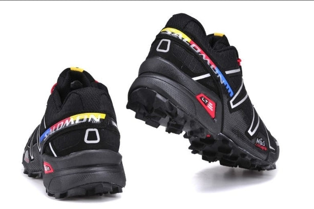 Les baskets Salomon Speed Cross III 1 Femme sont un témoignage de l'engagement de Salomon à combiner style et innovation.