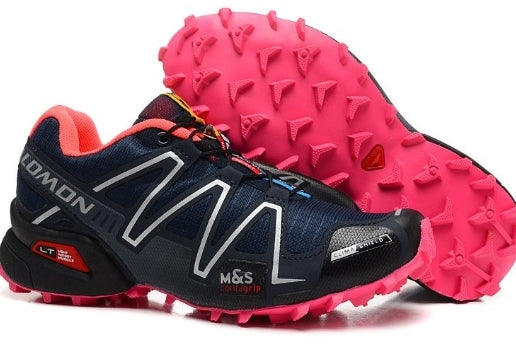 Les baskets Salomon Speed Cross III 1 Femme sont un témoignage de l'engagement de Salomon à combiner style et innovation.