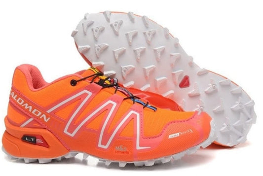 Les baskets Salomon Speed Cross III 1 Femme sont un témoignage de l'engagement de Salomon à combiner style et innovation.