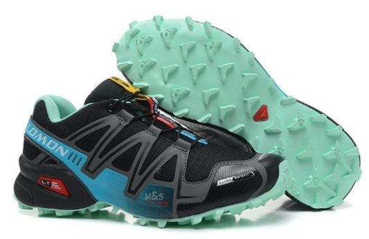 Les baskets Salomon Speed Cross III 1 Femme sont un témoignage de l'engagement de Salomon à combiner style et innovation.