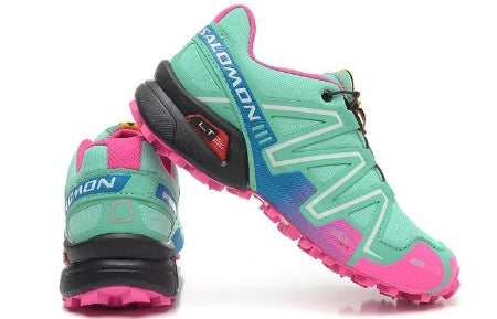 Les baskets Salomon Speed Cross III 1 Femme sont un témoignage de l'engagement de Salomon à combiner style et innovation.