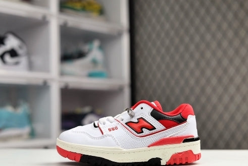 Les baskets New Balance Femme se démarquent par leur esthétique moderne et intemporelle, ainsi que par leur héritage sportif emblématique.