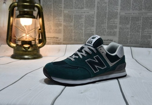 Les baskets New Balance Femme se démarquent par leur esthétique moderne et intemporelle, ainsi que par leur héritage sportif emblématique.