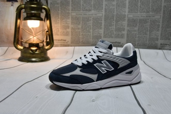 Les baskets New Balance Femme se démarquent par leur esthétique moderne et intemporelle, ainsi que par leur héritage sportif emblématique.
