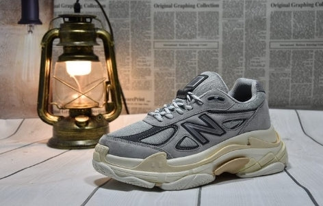 Les baskets New Balance Femme se démarquent par leur esthétique moderne et intemporelle, ainsi que par leur héritage sportif emblématique.