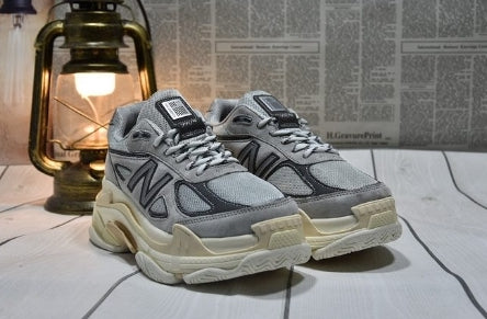 Les baskets New Balance Femme se démarquent par leur esthétique moderne et intemporelle, ainsi que par leur héritage sportif emblématique.