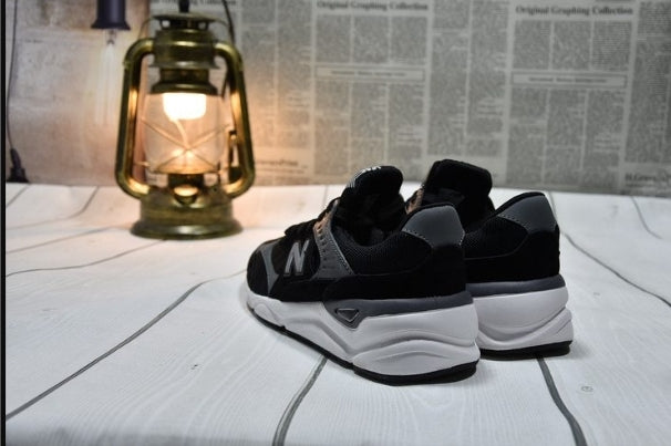 Les baskets New Balance Femme se démarquent par leur esthétique moderne et intemporelle, ainsi que par leur héritage sportif emblématique.