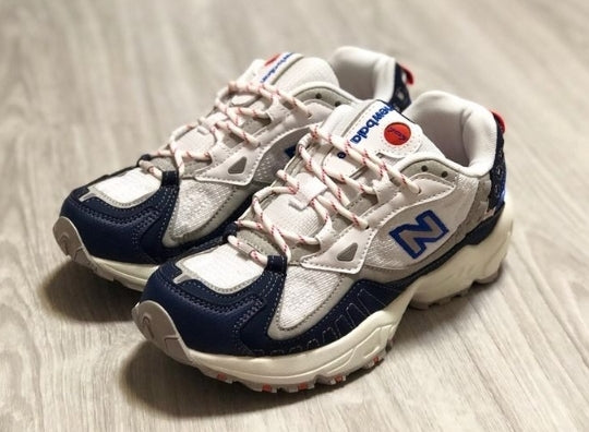 Les baskets New Balance Femme se démarquent par leur esthétique moderne et intemporelle, ainsi que par leur héritage sportif emblématique.