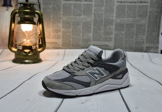 Les baskets New Balance Femme se démarquent par leur esthétique moderne et intemporelle, ainsi que par leur héritage sportif emblématique.
