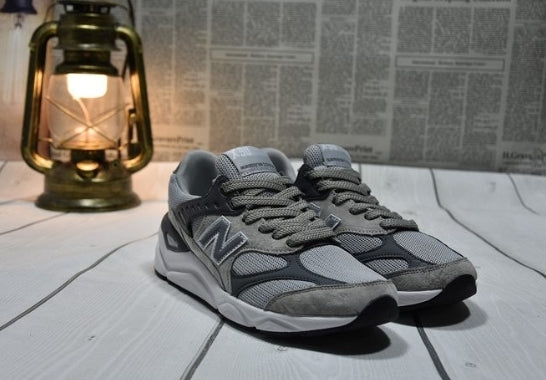 Les baskets New Balance Femme se démarquent par leur esthétique moderne et intemporelle, ainsi que par leur héritage sportif emblématique.