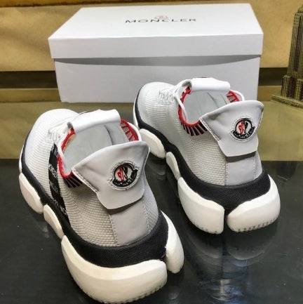 les sneakers Moncler Low Femme sont un témoignage de l'engagement de Moncler à combiner style et performance. Exceptionnel