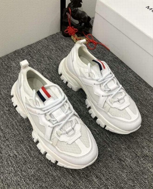 les sneakers Moncler Low Femme sont un témoignage de l'engagement de Moncler à combiner style et performance. Exceptionnel