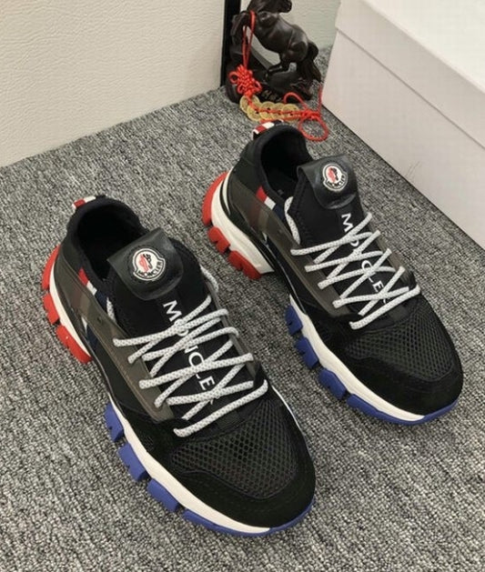 les sneakers Moncler Low Femme sont un témoignage de l'engagement de Moncler à combiner style et performance. Exceptionnel