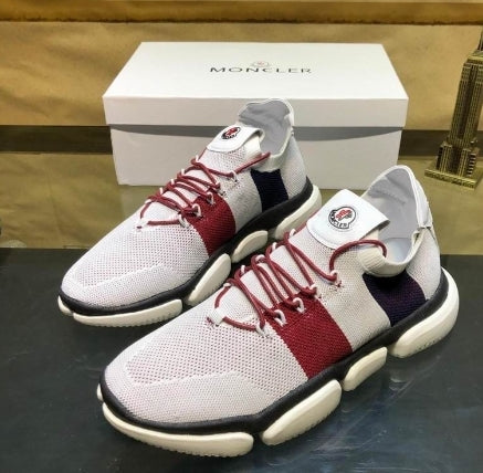 les sneakers Moncler Low Femme sont un témoignage de l'engagement de Moncler à combiner style et performance. Exceptionnel