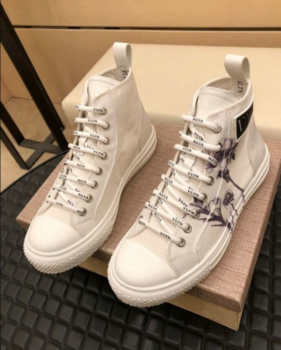 les chaussures Valentino Low Femme sont un témoignage de l'engagement de Valentino à combiner style et sophistication.