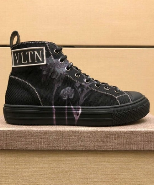 les chaussures Valentino Low Femme sont un témoignage de l'engagement de Valentino à combiner style et sophistication.