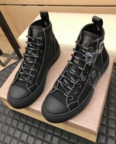 les chaussures Valentino Low Femme sont un témoignage de l'engagement de Valentino à combiner style et sophistication.