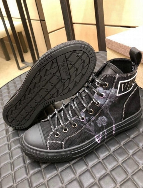 les chaussures Valentino Low Femme sont un témoignage de l'engagement de Valentino à combiner style et sophistication.