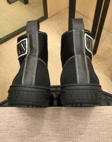 les chaussures Valentino Low Femme sont un témoignage de l'engagement de Valentino à combiner style et sophistication.