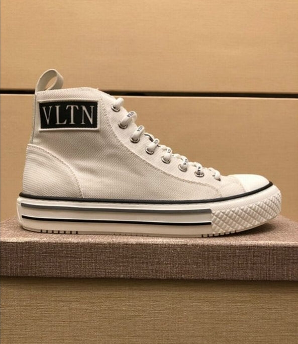 les chaussures Valentino Low Femme sont un témoignage de l'engagement de Valentino à combiner style et sophistication.