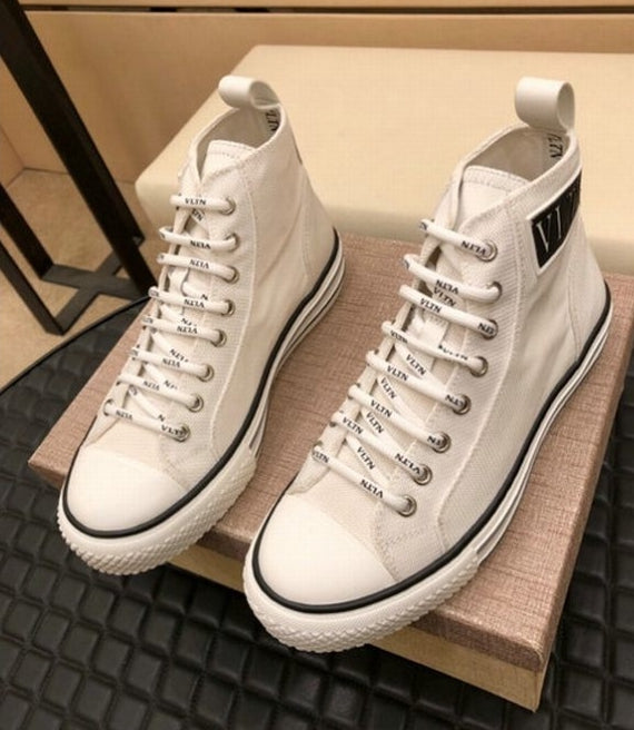 les chaussures Valentino Low Femme sont un témoignage de l'engagement de Valentino à combiner style et sophistication.
