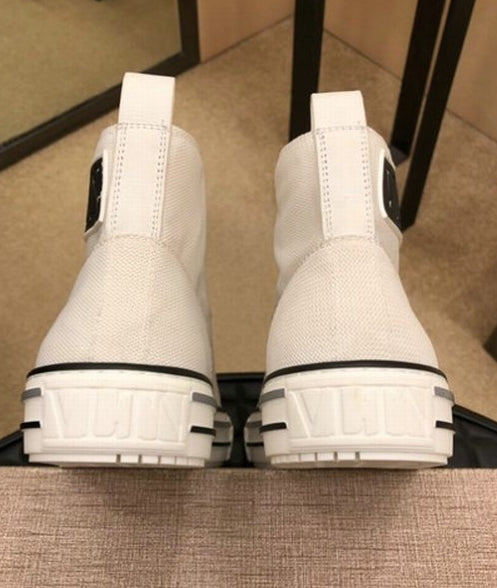 les chaussures Valentino Low Femme sont un témoignage de l'engagement de Valentino à combiner style et sophistication.