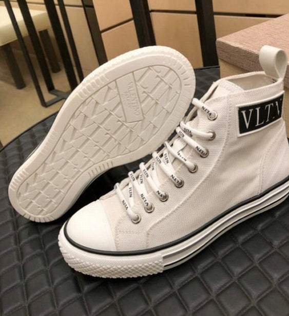 les chaussures Valentino Low Femme sont un témoignage de l'engagement de Valentino à combiner style et sophistication.