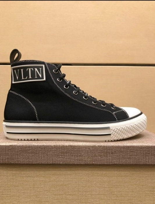 les chaussures Valentino Low Femme sont un témoignage de l'engagement de Valentino à combiner style et sophistication.