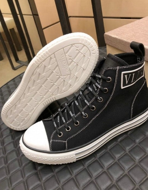 les chaussures Valentino Low Femme sont un témoignage de l'engagement de Valentino à combiner style et sophistication.