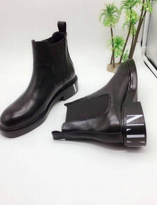 les chaussures Valentino Low Femme sont un témoignage de l'engagement de Valentino à combiner style et sophistication.