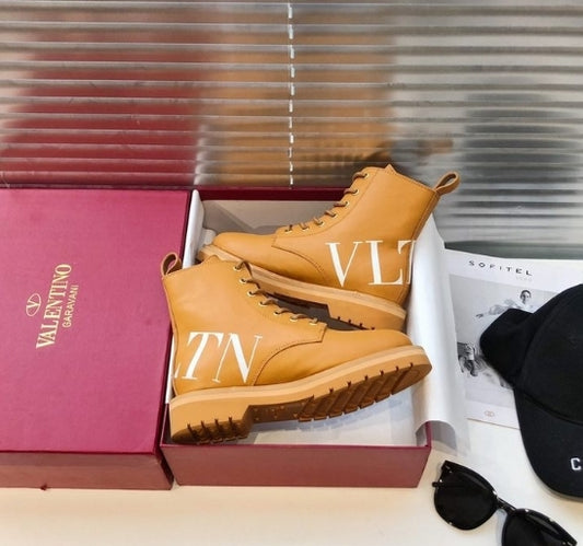 les chaussures Valentino Low Femme sont un témoignage de l'engagement de Valentino à combiner style et sophistication.