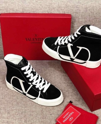 les chaussures Valentino Low Femme sont un témoignage de l'engagement de Valentino à combiner style et sophistication.