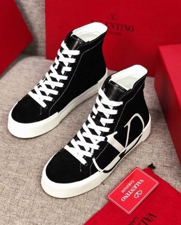 les chaussures Valentino Low Femme sont un témoignage de l'engagement de Valentino à combiner style et sophistication.