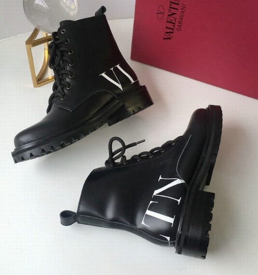 les chaussures Valentino Low Femme sont un témoignage de l'engagement de Valentino à combiner style et sophistication.