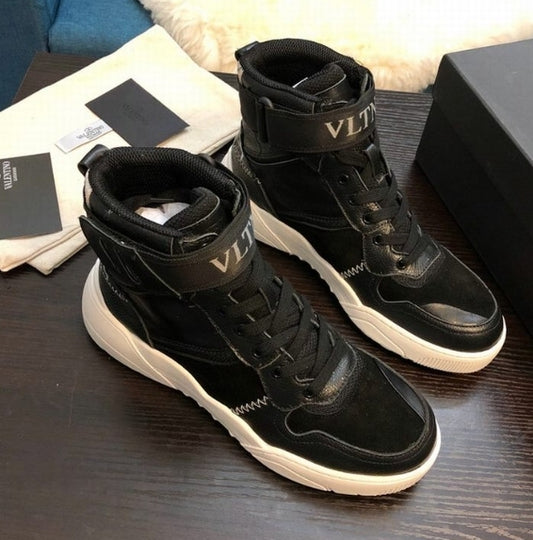les chaussures Valentino Low Femme sont un témoignage de l'engagement de Valentino à combiner style et sophistication.
