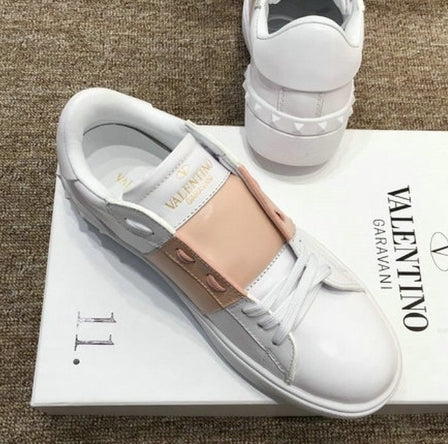 les chaussures Valentino Low Femme sont un témoignage de l'engagement de Valentino à combiner style et sophistication.