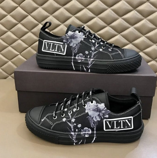 les chaussures Valentino Low Femme sont un témoignage de l'engagement de Valentino à combiner style et sophistication.