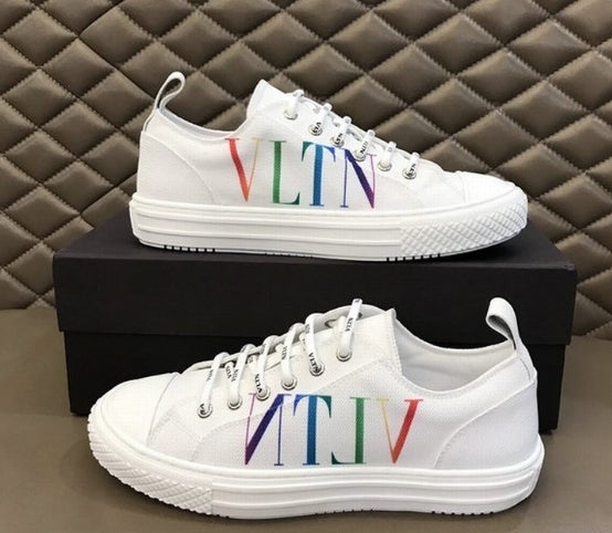 les chaussures Valentino Low Femme sont un témoignage de l'engagement de Valentino à combiner style et sophistication.