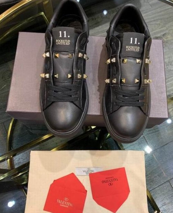 les chaussures Valentino Low Femme sont un témoignage de l'engagement de Valentino à combiner style et sophistication.